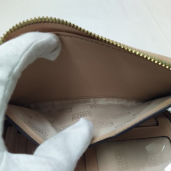 Michael Kors Beige Leather Zip Around Credit Card ID Window Wallet - Picture 10 of 12